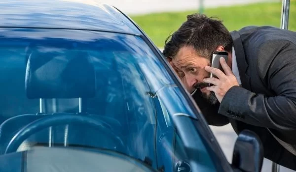 ¿Cómo abrir tu coche si te dejaste las llaves dentro?