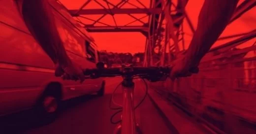 Aprobada la nueva norma de la DGT para adelantar a los ciclistas.