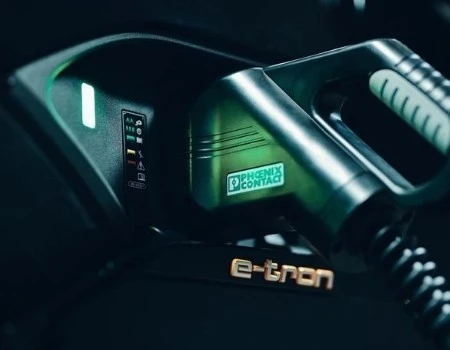 Audi desarrolla la carga bidireccional, tecnología del e-tron que podrá suministrar energía a una vivienda.