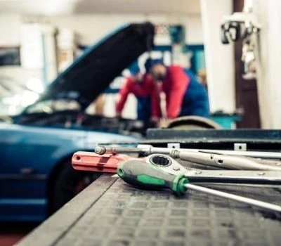 Consejos para proteger tu coche del sol y el calor.