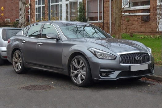 6 coches sedán más rápidos y de menor rendimiento.