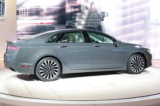 6 coches sedán más rápidos y de menor rendimiento.