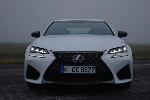 6 coches sedán más rápidos y de menor rendimiento.