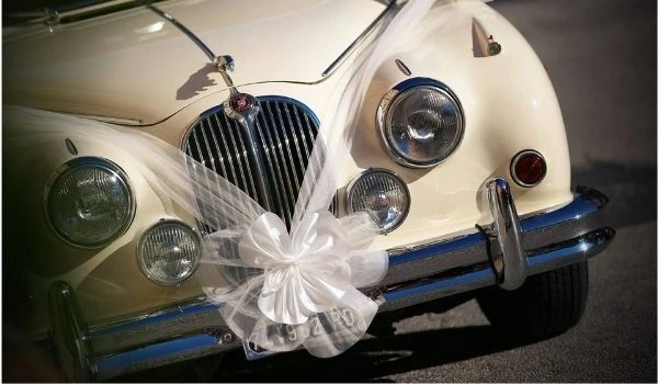 Cómo decorar el coche de tu boda
