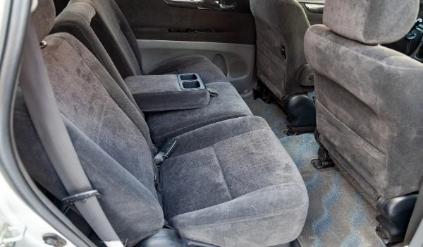 Limpiar la tapicería del coche y dejarla como nueva