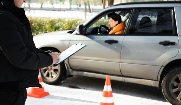 ¿Se puede conducir sin carnet?