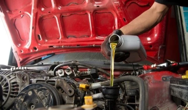 ¿Qué precio tiene el cambio de aceite del coche?