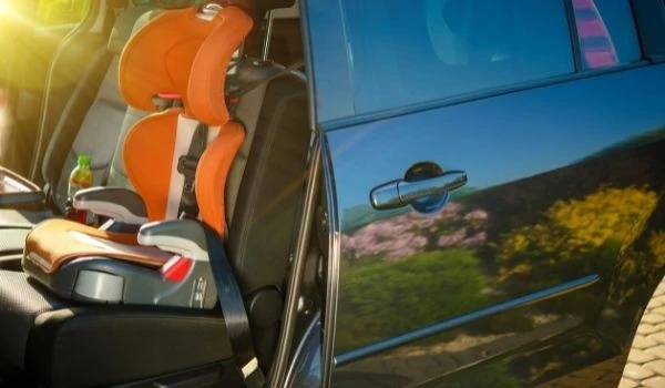 ¿Cuándo pueden utilizar los niños alzador en el coche? 