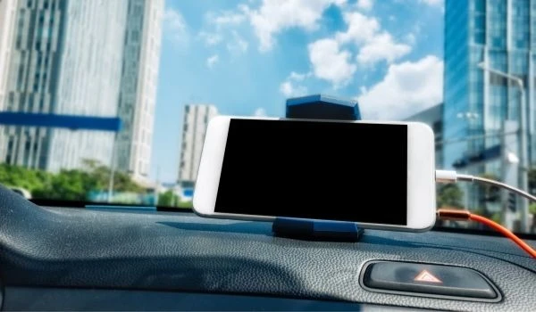 5 formas de evitar que la batería de tu coche muera por el calor este verano.