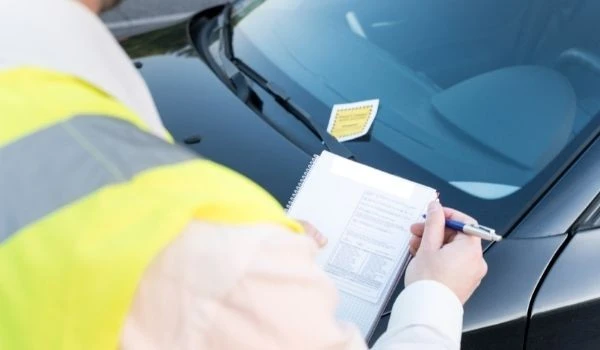 Quién paga la multa en un coche de alquiler.