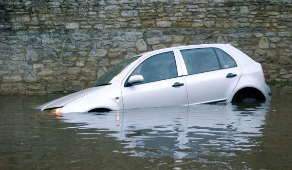 ¿Puedo reclamar los daños del coche causados por temporales como la Dana?