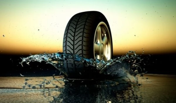 Qué es el aquaplaning y cómo evitarlo.
