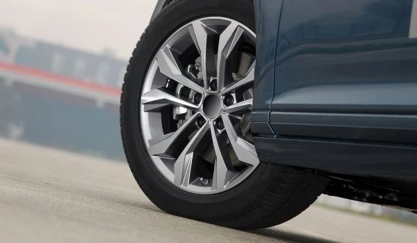 Trucos sobre cómo ahorrar gasolina al conducir un coche