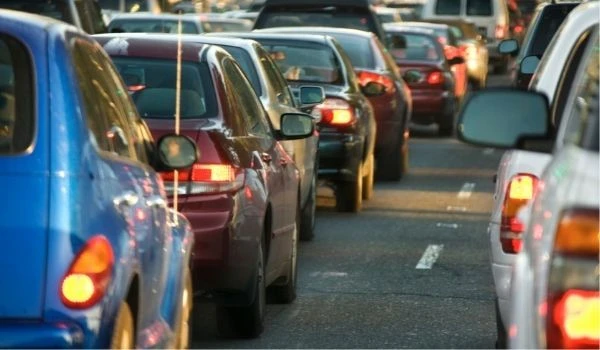 Trucos sobre cómo ahorrar gasolina al conducir un coche