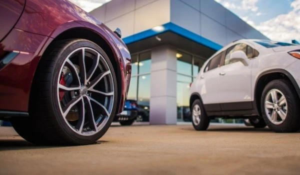 Entregar coche en concesionario para comprar otro.