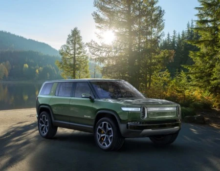 Ford lanzará el primer SUV eléctrico de tecnología Rivian con Lincoln Motor.