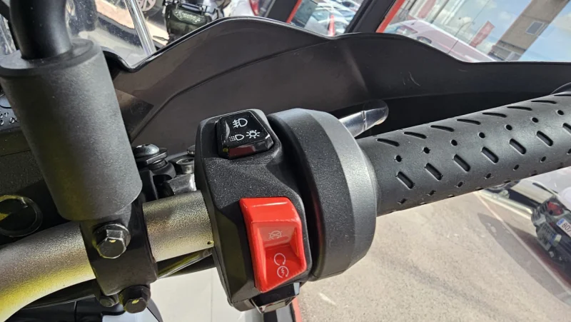 Imagen de Aprilia Tuareg 660