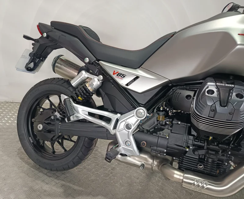 Moto Guzzi V 85 STRADA