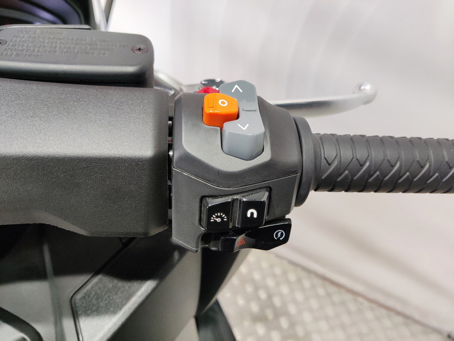 Imagen 9 de Kymco AK 550 PREMIUM Gasolina 52 CV