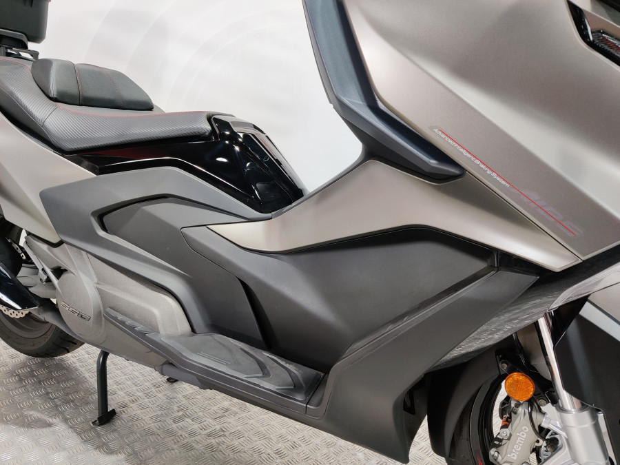 Imagen 12 de Kymco AK 550 PREMIUM Gasolina 52 CV