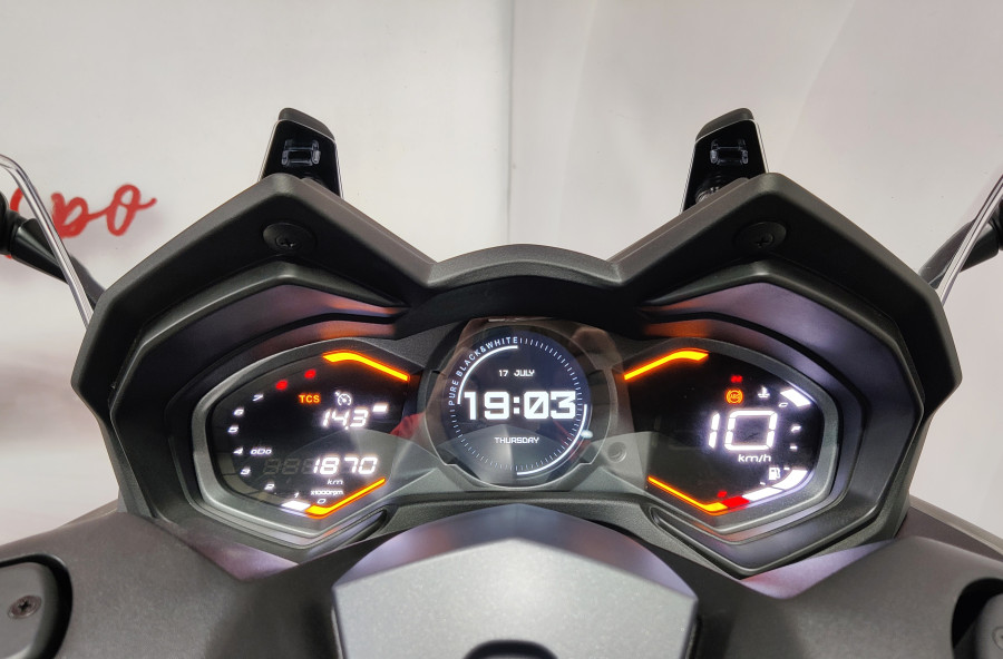 Imagen 2 de Kymco AK 550 PREMIUM Gasolina 52 CV