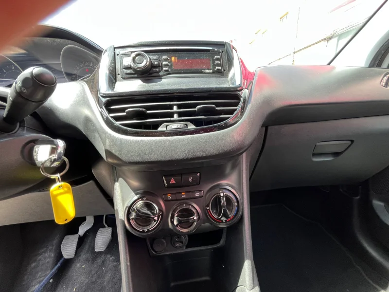 Imagen de Peugeot 208