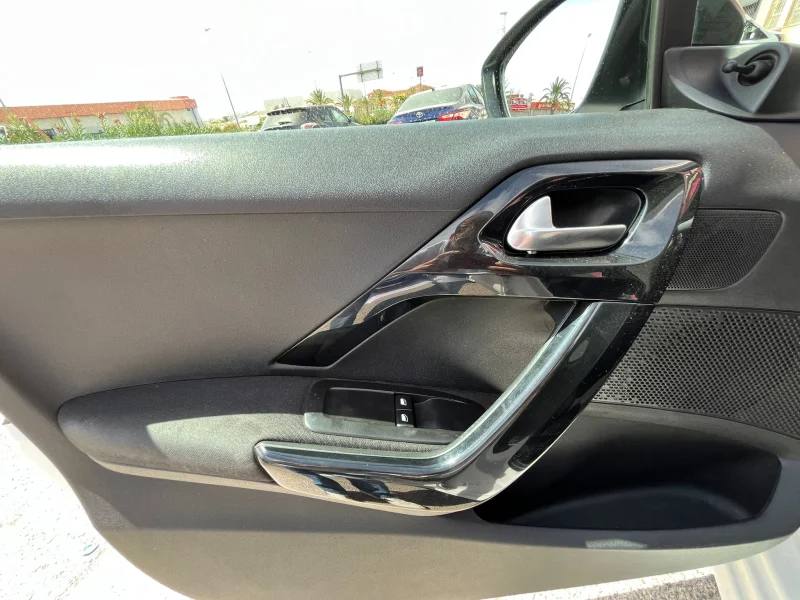 Imagen de Peugeot 208