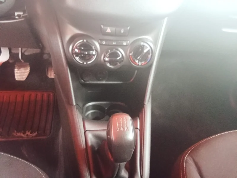 Imagen de Peugeot 208