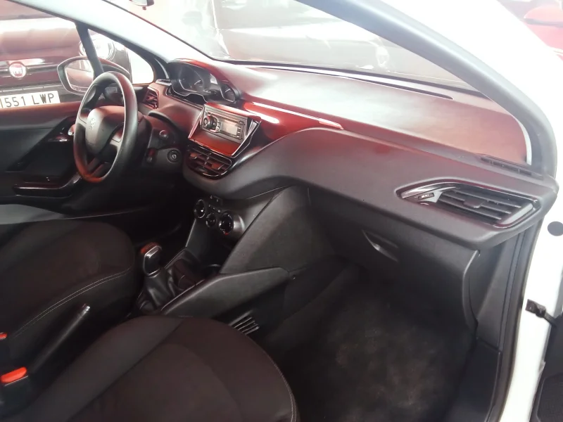 Imagen de Peugeot 208