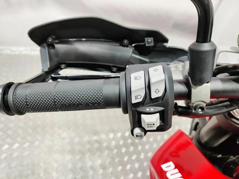 Imagen de Ducati Hypermotard 950