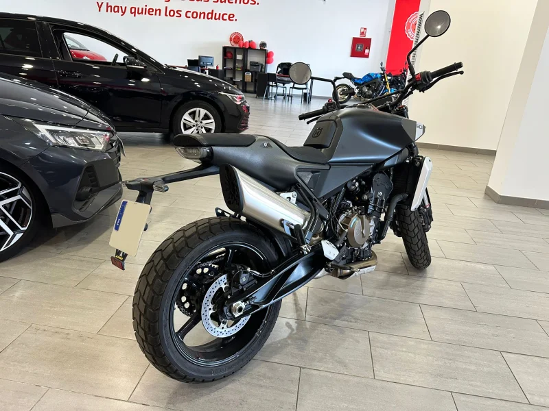 Imagen de Husqvarna SVARTPILEN 801