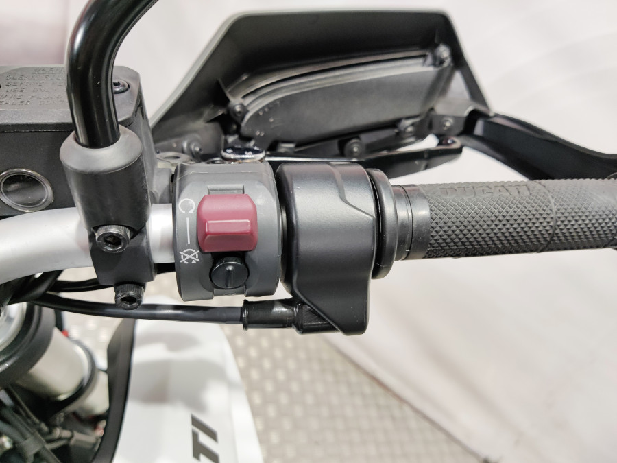 Imagen 9 de Ducati HYPERMOTARD 939 Gasolina 110 CV