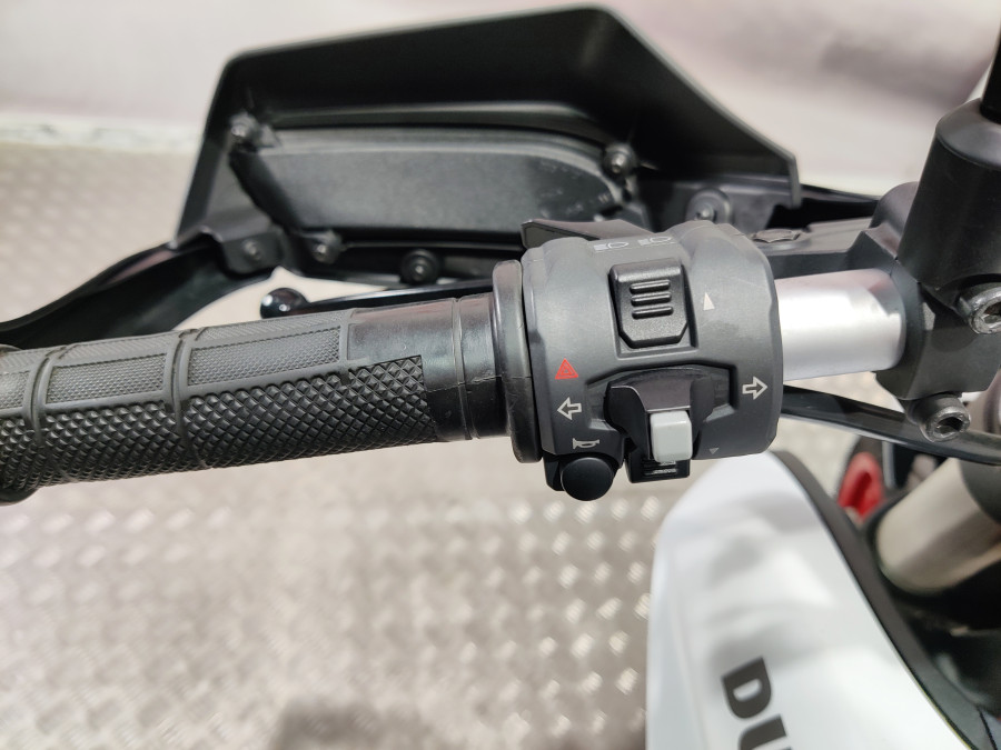 Imagen 8 de Ducati HYPERMOTARD 939 Gasolina 110 CV
