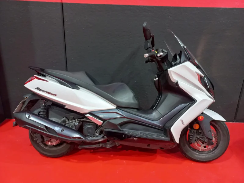 Imagen de Kymco SUPER DINK 350