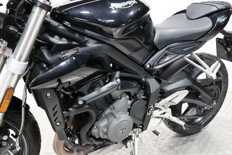 Imagen de Triumph STREET TRIPLE S