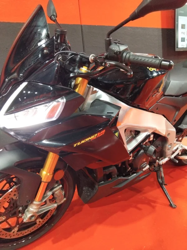 Imagen de Aprilia TUONO V4 FACTORY