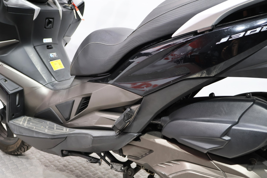 Imagen 14 de KAWASAKI J 300 Gasolina 27 CV