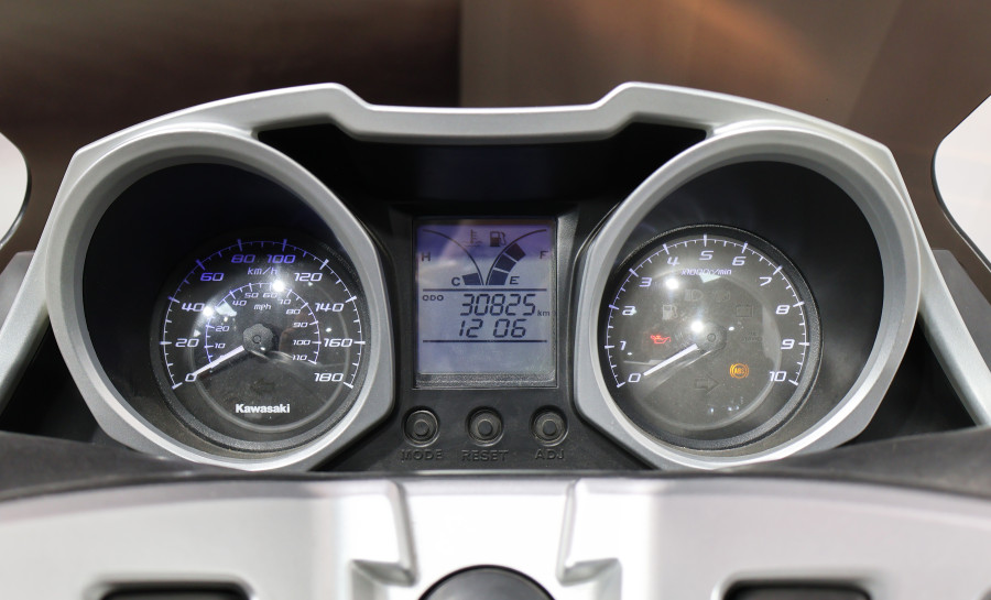 Imagen 2 de KAWASAKI J 300 Gasolina 27 CV