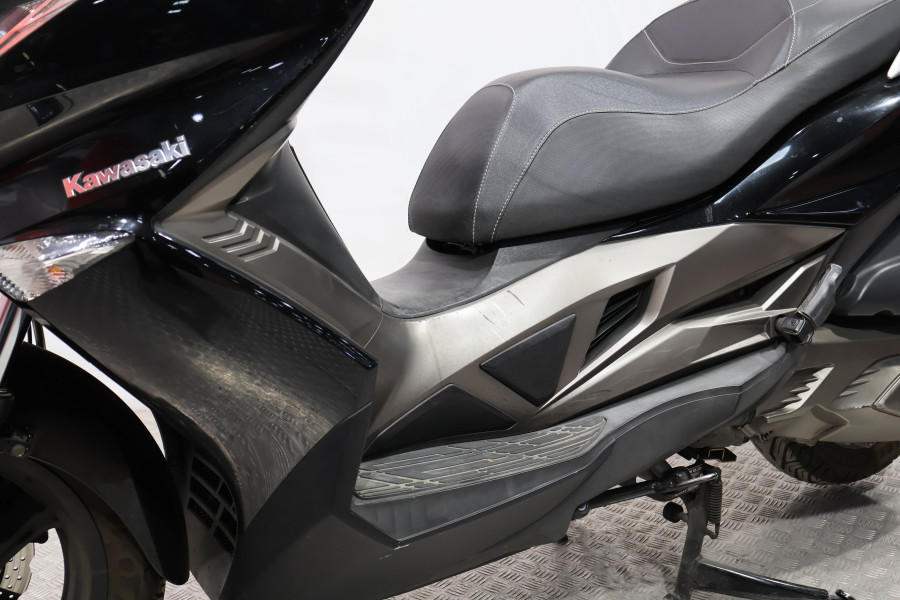 Imagen 13 de KAWASAKI J 300 Gasolina 27 CV