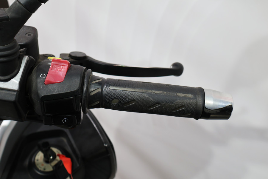 Imagen 9 de KAWASAKI J 300 Gasolina 27 CV