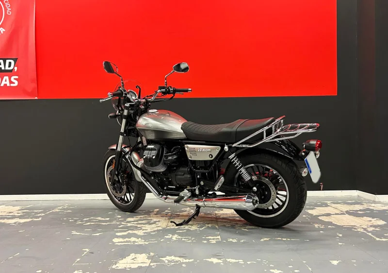 Imagen de Moto Guzzi V9 ROAMER