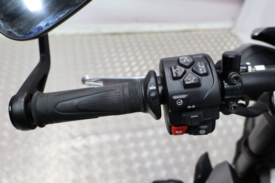 Imagen 8 de Triumph Street Triple R Gasolina 120 CV