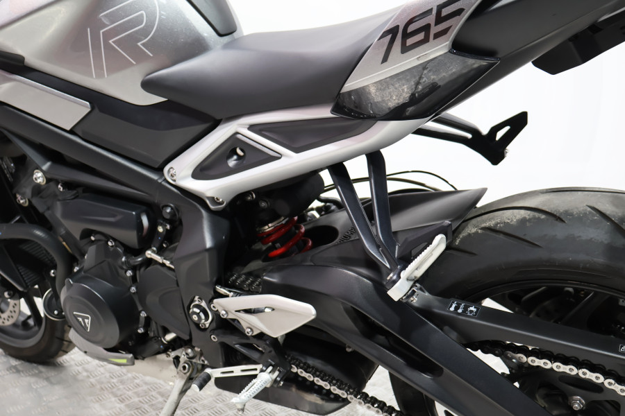 Imagen 14 de Triumph Street Triple R Gasolina 120 CV