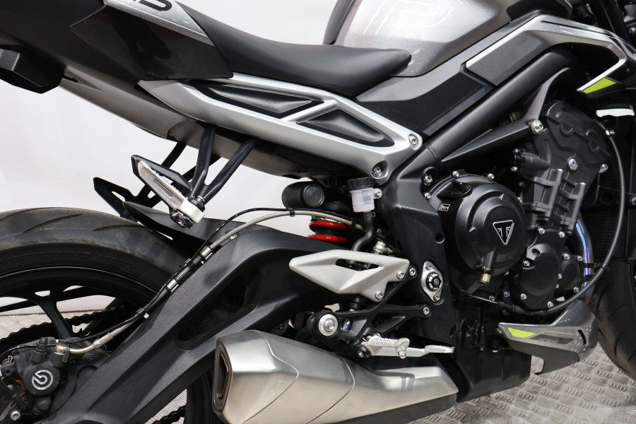 Imagen 15 de Triumph Street Triple R Gasolina 120 CV