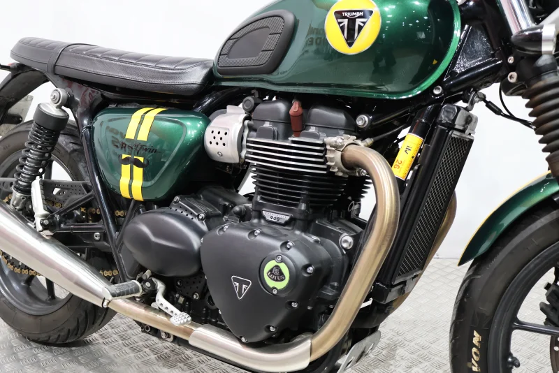 Imagen de Triumph STREET TWIN LOTUS GREEN