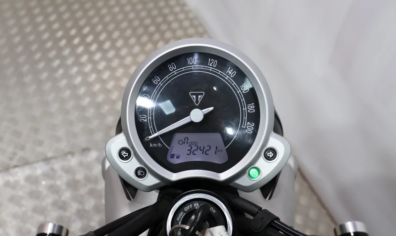 Imagen de Triumph STREET TWIN LOTUS GREEN