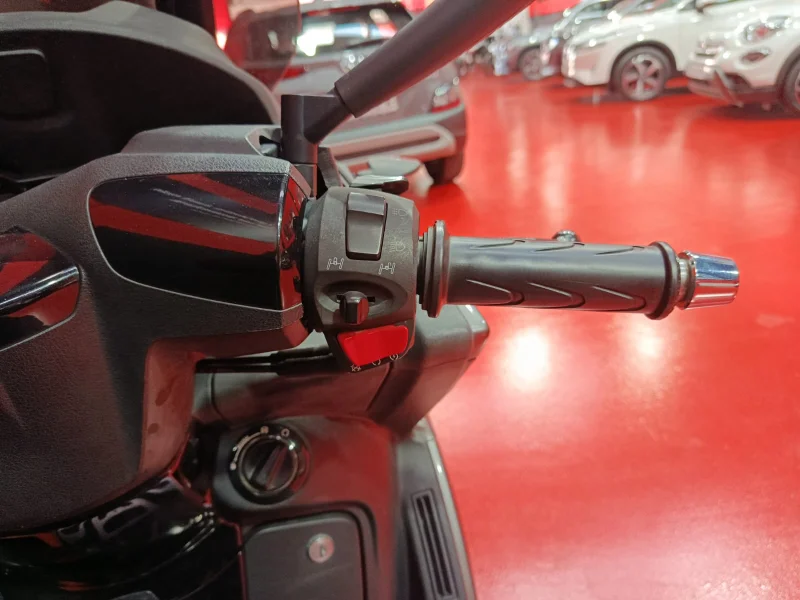 Imagen de Peugeot Metropolis 400