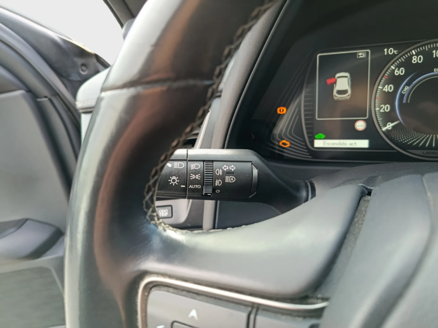Imagen de Lexus UX
