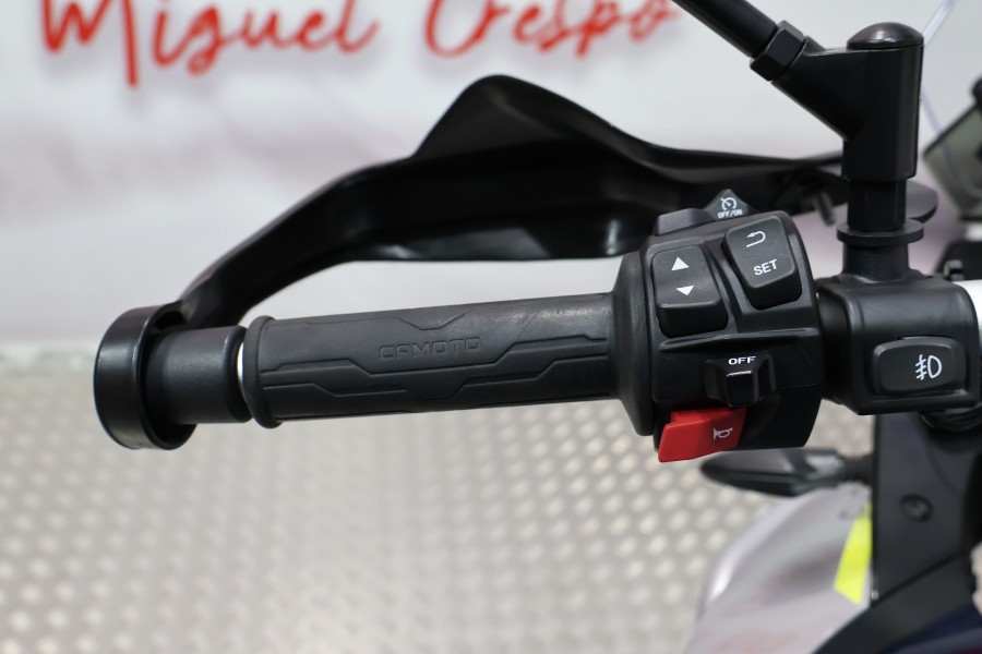 Imagen 8 de CFMOTO 800 MT SPORT Gasolina 91 CV