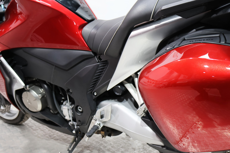 Imagen 14 de Honda VFR 1200 F Gasolina 173 CV